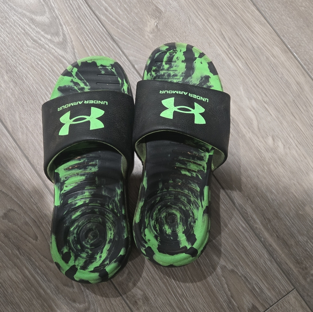 Under armour slides